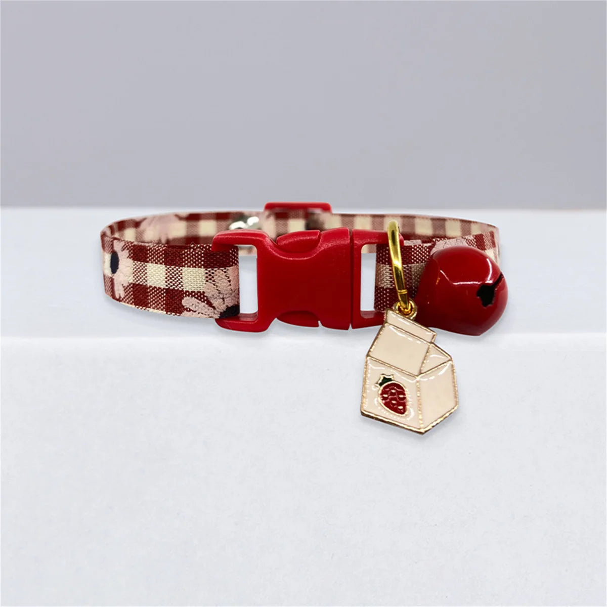 Avocado Pendant Cat Collar