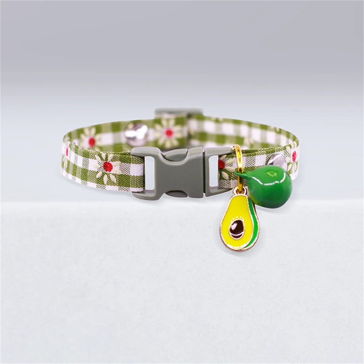 Avocado Pendant Cat Collar